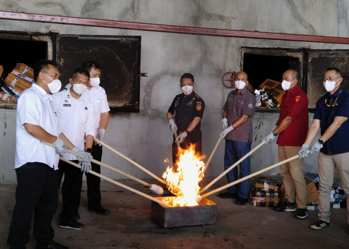 Kanwil DJBC Jatim II Selamatkan Uang Negara Rp79,4 Miliar, 3,2 Jutaan Batang Rokok Ilegal Dimusnahkan