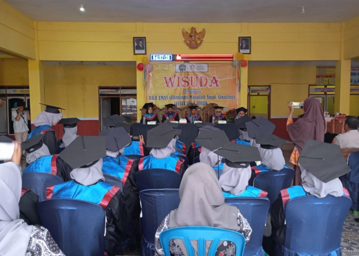 SOTH Wisuda Puluhan Orang Tua Hebat di Baldes Jeruk Gucialit