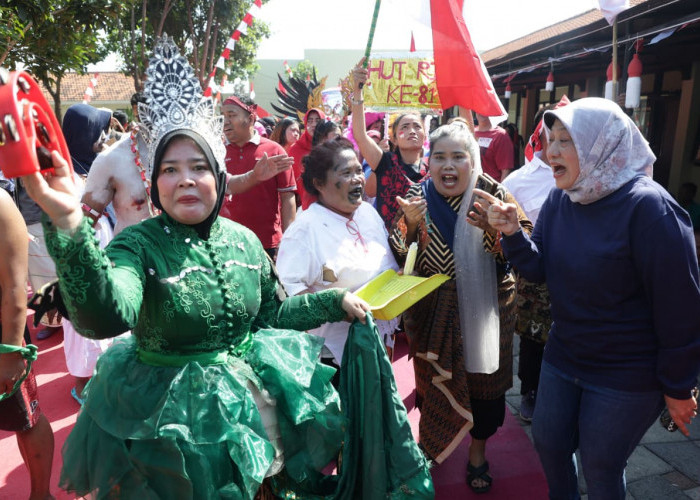 Ratusan Penghuni Liponsos Keputih Adu Kreativitas, dari Fashion Show hingga Karaoke