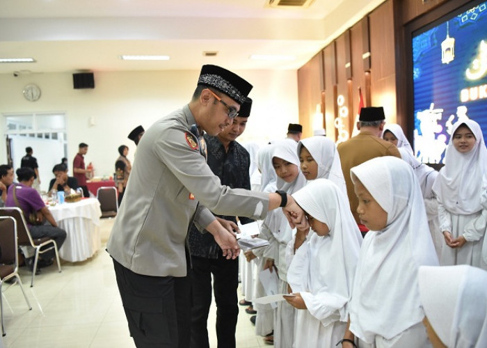Polres Gresik Buka Bersama Insan Media dan Santuni Anak Yatim Ramadan 1447 H