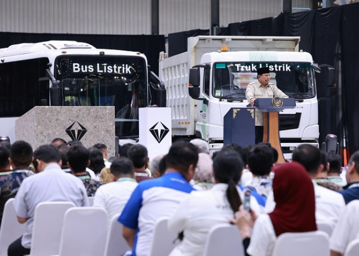 Presiden Prabowo Targetkan Indonesia Produksi Massal Mobil Sedan Listrik pada 2028 