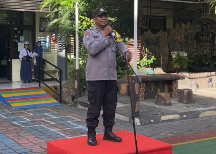 Antisipasi Euforia Kelulusan, Bhabinkamtibmas Polsek Simokerto Sambangi SMPN 41 Surabaya