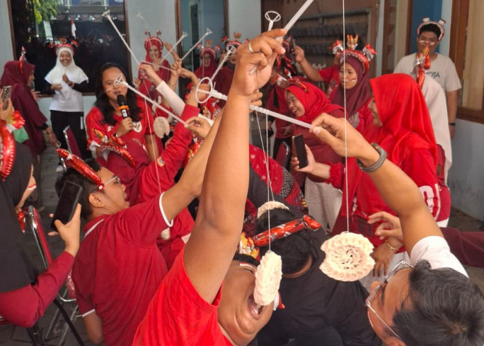 Semarak HUT Ke-81 RI, Kantah ATR/BPN Tulungagung Upacara Pakai Baju Adat, Lanjut Lomba Tradisional