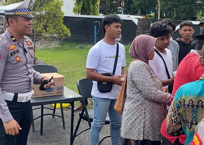 Satlantas Polres Bojonegoro Sediakan Grobag Berkah: Makan Gratis untuk Masyarakat