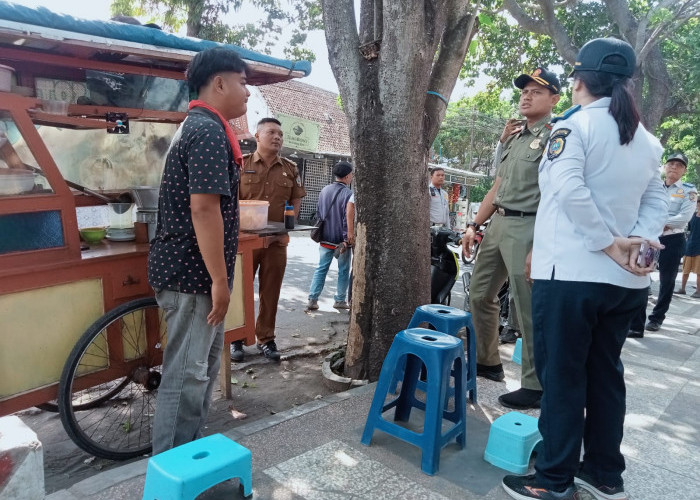 Jualan di Trotoar dan Ganggu Lalu Lintas, Sejumlah Pedagang di Tulungagung Dapat Teguran