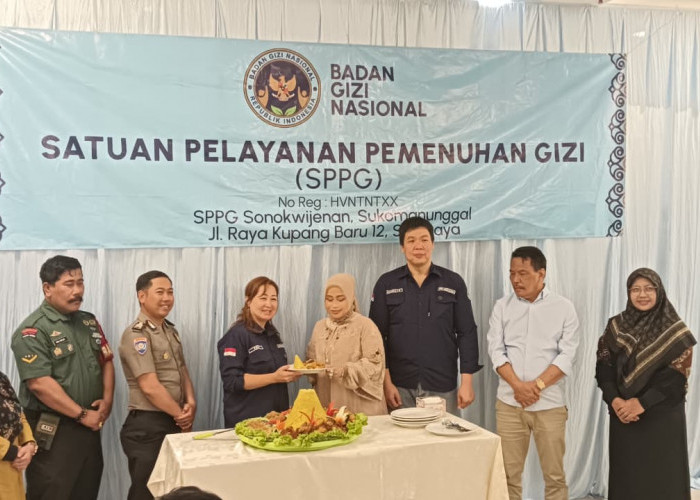Polsek Sukomanunggal Bersama Bhabinkamtibmas Hadiri Soft Launching SPPG Sonokwijenan