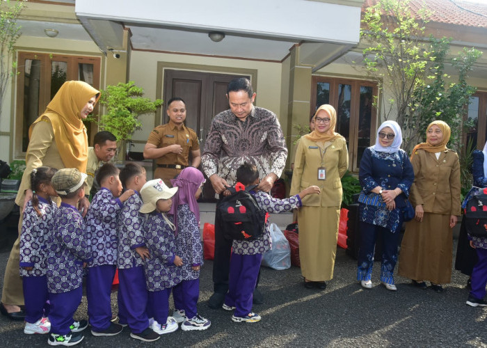 Kenalkan Pemimpin Sejak Dini, Forum PAUD Lamongan Bawa Siswa ke Pendopo Lokatantra