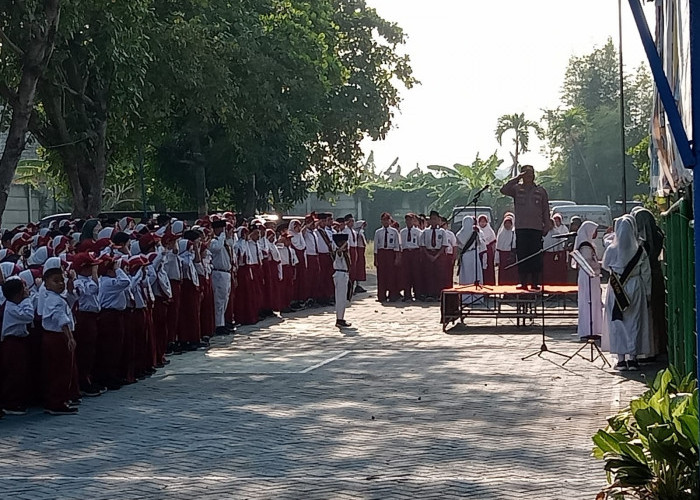 Polisi Edukasi Pelajar Krian Bijak Medsos