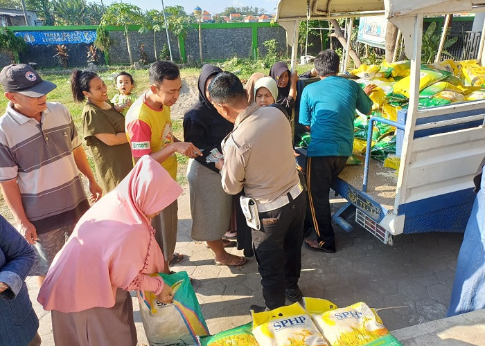 Polsek Krian Gelar Bazar Murah dan Distribusi ke Warga 