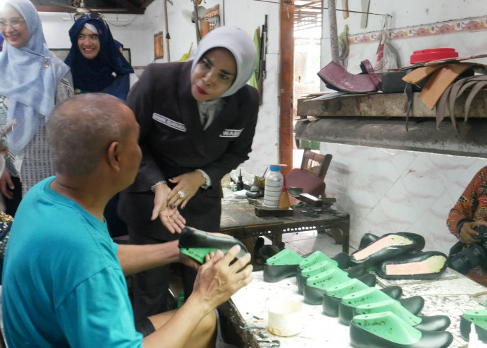 Berdiri Sejak 1980 dan Eksis Sampai Sekarang, Givari Shoes Krian Tembus Pasar Ekspor ke Panama