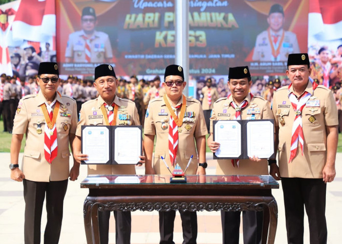 Raih Satya Lencana Kalung Melati Pramuka, Ini Pesan Pj Gubernur Jatim