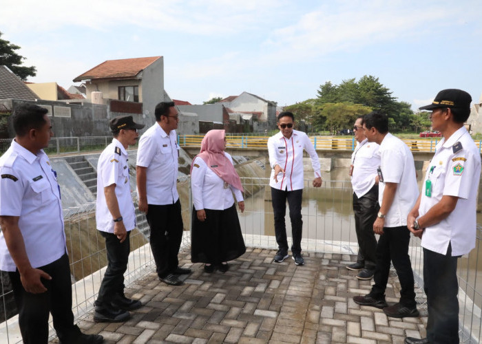 Antisipasi Banjir, Pj Wali Kota Wahyu Tinjau Boezem Tunggulwulung