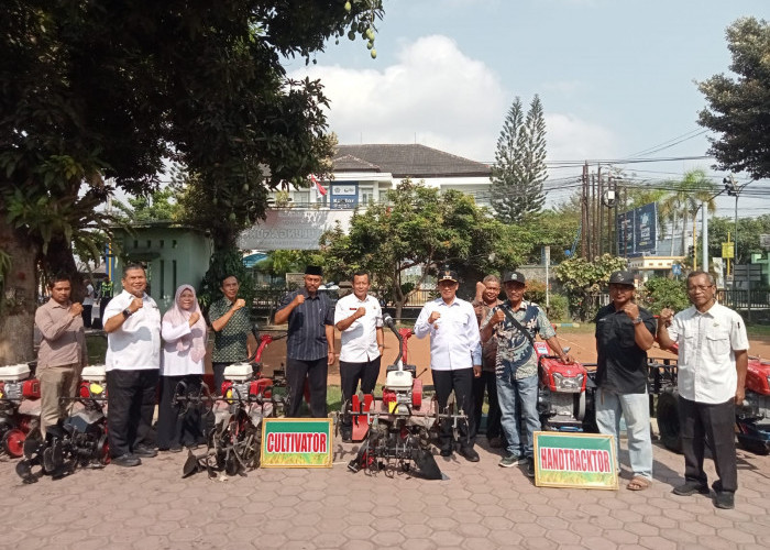 Plt Bupati Tulungagung Serahkan Alsintan untuk Kelompok Tani
