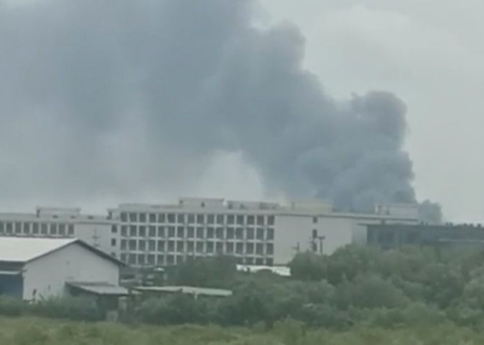 PT BEST di Kawasan Maspion Gresik Terbakar, Sempat Ada Ledakan