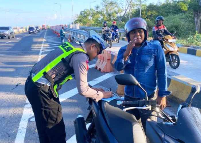 Polres Bangkalan Tindak Tegas Motor Serobot Jalur Cepat Jembatan Suramadu