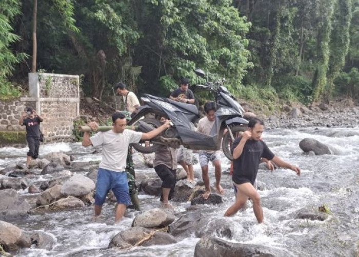 Bupati Situbondo Sebut 1.500 Jiwa Terisolir Akibat Jembatan Putus Diterjang Banjir Bandang