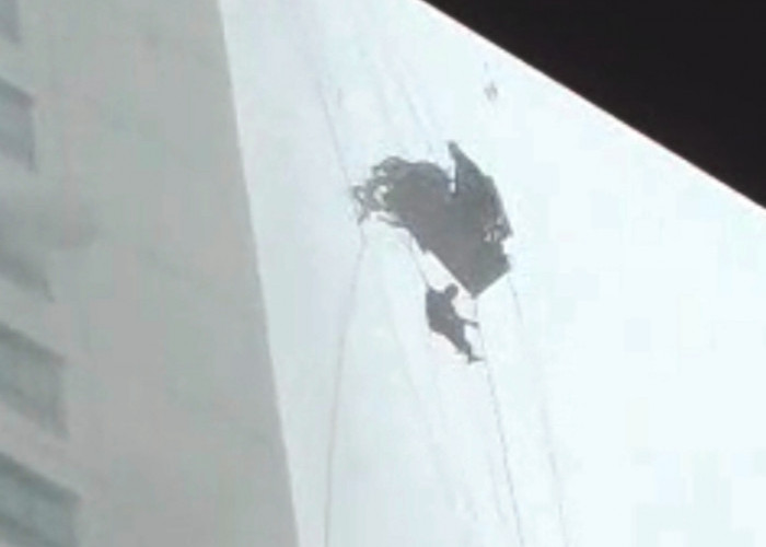 Kecelakaan Kerja di Ascott Waterplace Surabaya Apartemen, 1 Tewas dan 1 Dilarikan ke RS William Booth