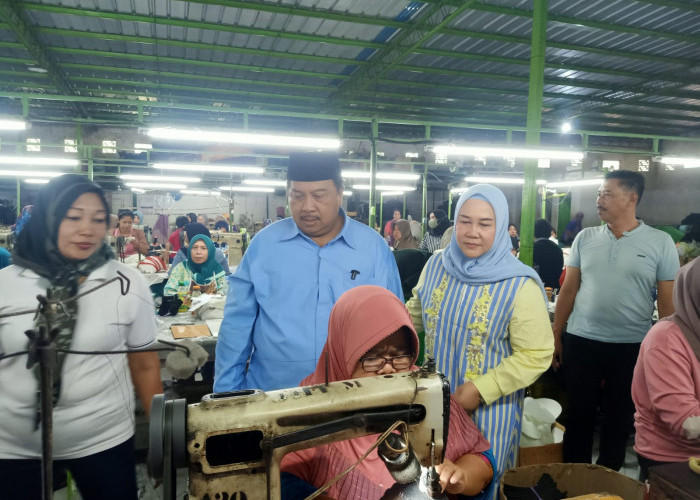 Datangi Industri Sepatu Sambong Dukuh, Warsubi Tekankan Komitmen WarSa Bagi UMKM