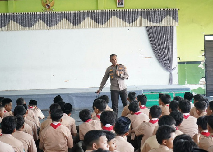 Cegah Bullying, Satbinmas Polresta Sidoarjo Beri Penyuluhan di SMK YPM 1 Taman