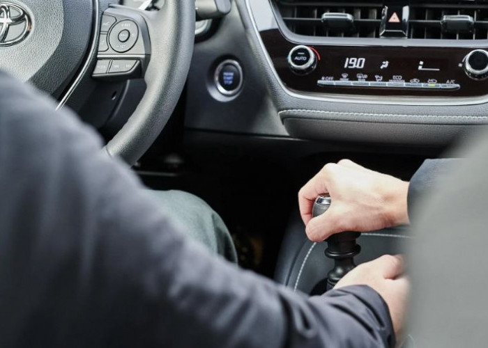 Kenali Tanda-Tanda Kampas Kopling Mobil Manual Mulai Menipis