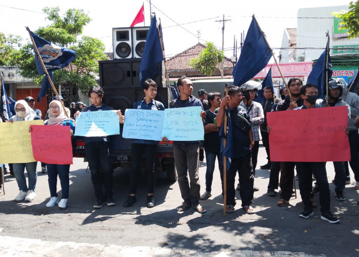 Suarakan Evaluasi Menyeluruh, Sarbumusi Jombang Turun Jalan