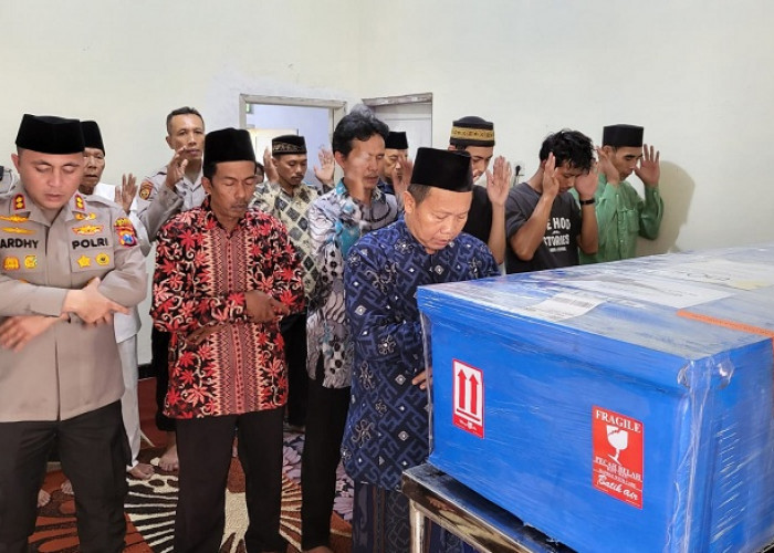 Warga Blitar Jadi Korban Kapal Virgo Tenggelam, Kapolres Ikut Takziah