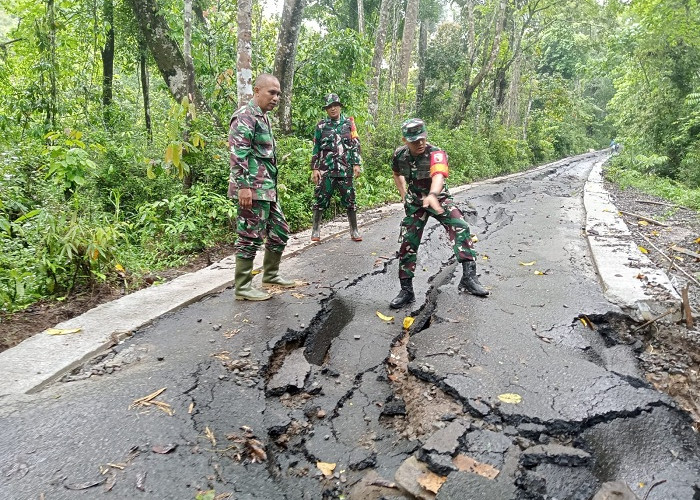 Dandim Jember Tinjau Langsung Jalan Bandealit yang Ambles Akibat Hujan Deras