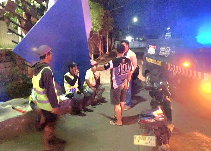 Polsek Bugul Kidul Bubarkan Praktik Pungli  di Jalan Majapahit Pasuruan yang Resahkan Masyarakat