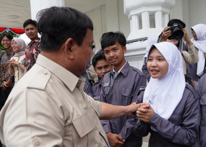 Pelajar Jawa Barat Sampaikan Dukungan ke Presiden Prabowo dalam Kunjungan Istana