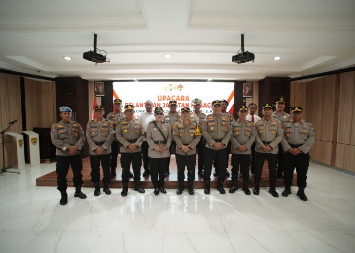 Kapolres Pelabuhan Tanjung Perak Pimpin Pelantikan Kabagren dan Kenaikan Pangkat Pengabdian