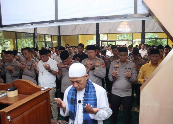 Polres Magetan Gelar Salat Gaib untuk Korban Bencana Aceh dan Sumatra