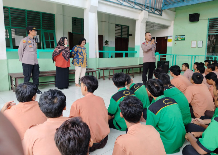 Polsek Wonocolo Gelar Pembinaan Rohani dan Mental Bagi Pelajar SMK PGRI I Surabaya