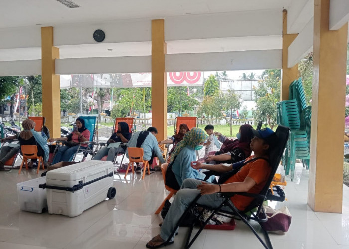 Aksi Donor Darah di Kantor Kecamatan Kalisat, PMI Jember Apresiasi Partisipasi Warga
