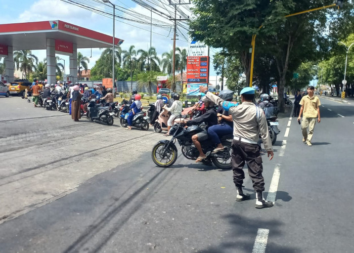 Antrean BBM Mengular di SPBU Sukodono, Polisi Pastikan Stok dan Distribusi Aman