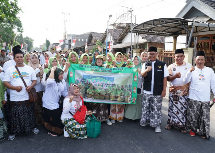 Meriahkan HSN 2026, Wakil Wali Kota Kediri Berangkatkan Jalan Sehat Sarungan Ranting NU Betet