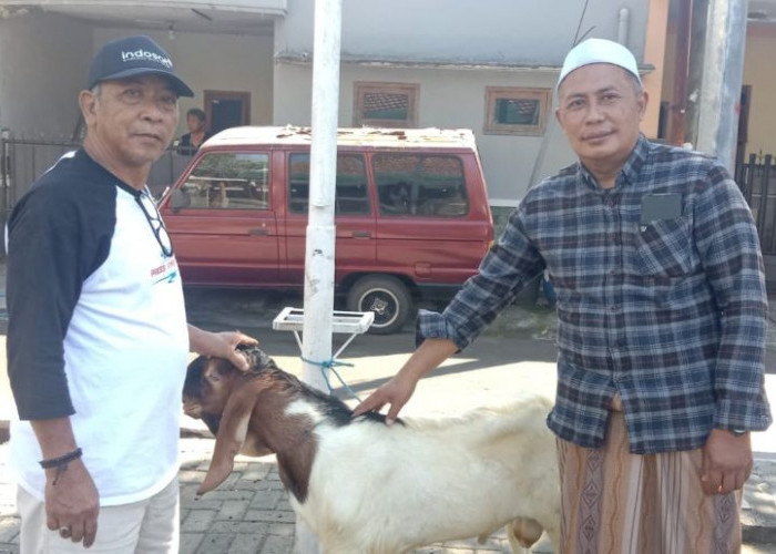 Polisi Kota Malang Berbagi Daging Kurban, Pererat Sinergi dengan Wartawan