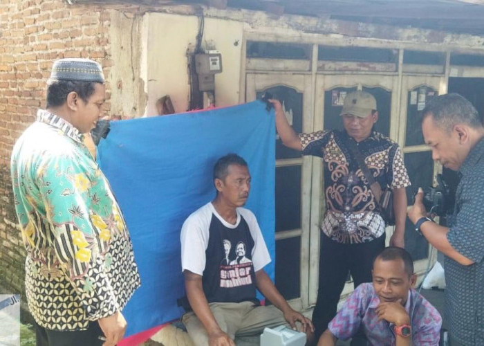 Jemput Bola, Dispendukcapil Jombang Datangi Warga Disabilitas di Pelosok Desa