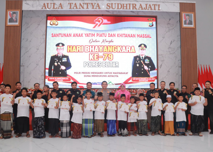 HUT Bhayangkara ke-79, Polres Blitar Berbagi dengan Anak Yatim Piatu dan Gelar Khitanan Massal