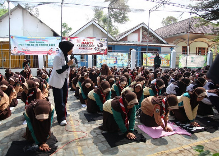 130 Siswa SMP Al-Maliki Belajar Bantuan Hidup Dasar di HUT Ke-81 TNI