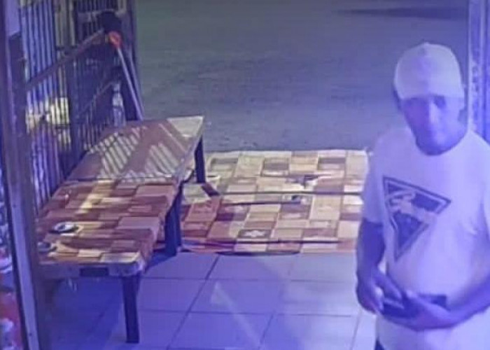 Dompet Penjaga Warkop Balongsari Surabaya Dicuri Pelanggan Terekam CCTV