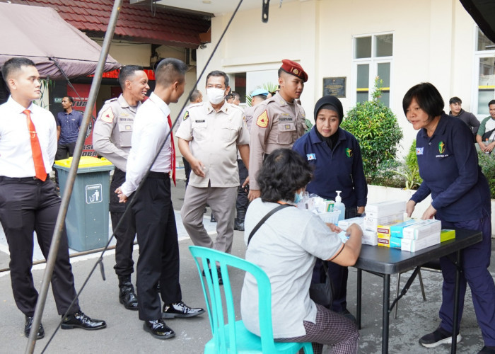 Jelang HUT Bhayangkara, Polresta Malang Kota Gelontorkan 500 Porsi Makanan Sekaligus Layanan Medis Gratis