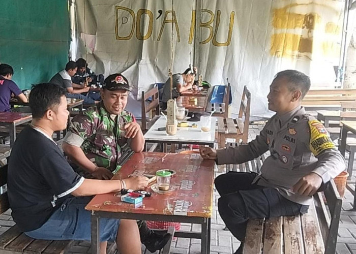 Bhabinkamtibmas Polsek Lakarsantri Bersama Babinsa Sambangi Warkop Tekankan Kewaspadaan Curanmor