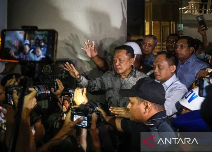 DPR Minta Tak Ada Perlakuan Berbeda terhadap Tersangka Febrie Adriansyah