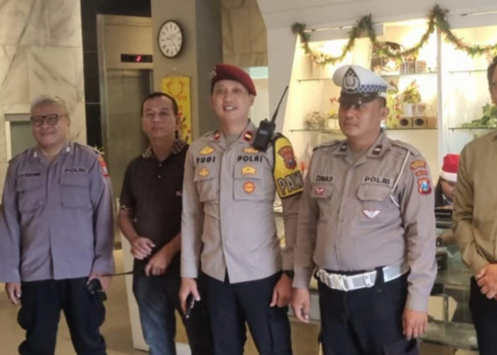 Pastikan Keamanan Misa Natal 2025, Polsek Tenggilis Mejoyo Turun Langsung Pantau Gereja Happy Family