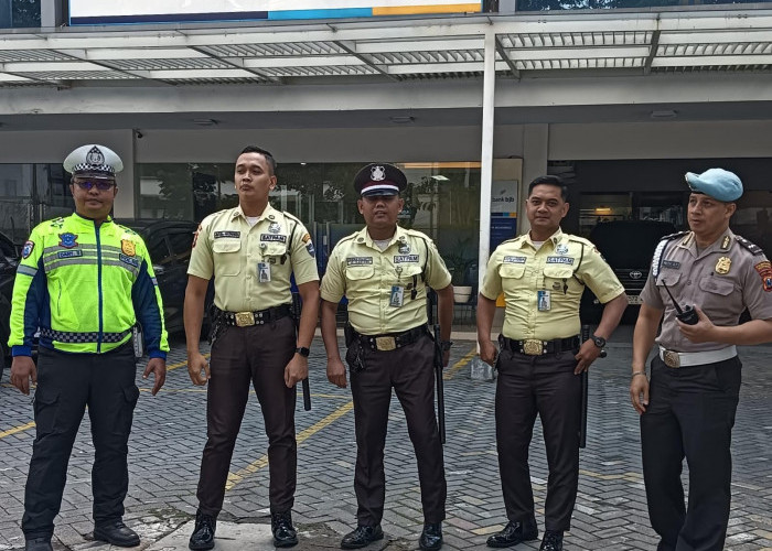 Antisipasi Gangguan Kamtibmas, Polsek Sukomanunggal Gelar Patroli Dialogis di Perbankan