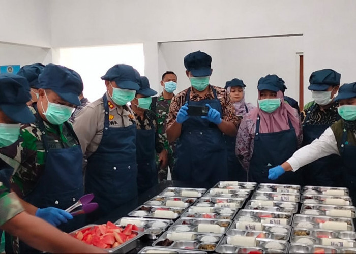 Kunjungi Sekolah, Forkopimda Banyuwangi Berbagi Makanan Bergizi Gratis