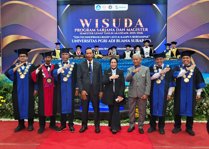 Hadiri Wisuda Univeritas Adi Buana Surabaya, Wamendiktisaintek Tekankan Pentingnya Guru Inovatif