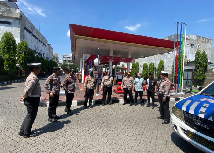 Antisipasi Penyalahgunaan BBM, Kapolsek Simokerto Pimpin Sidak di Sejumlah SPBU