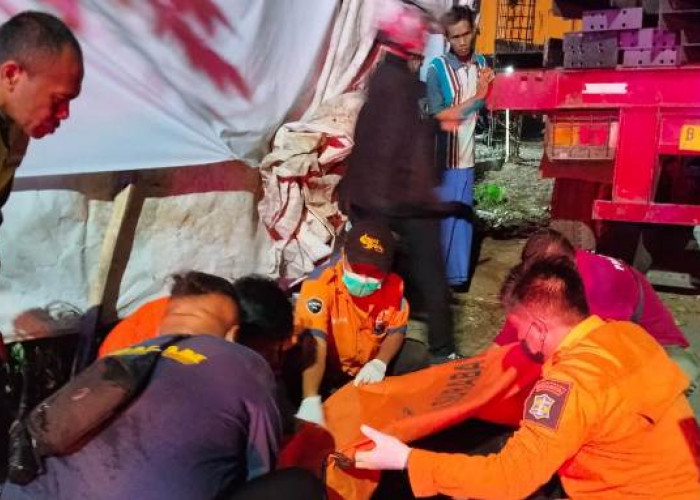 Pengendara Motor Tewas Tabrak Trailer Parkir di Kertajaya Indah Surabaya