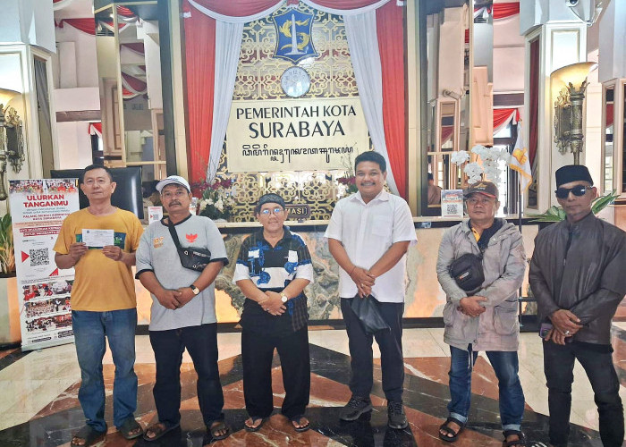 Stan Terbatas, Pedagang Pasar Tembok Dukuh Gelar Aksi Damai di Balai Kota Surabaya